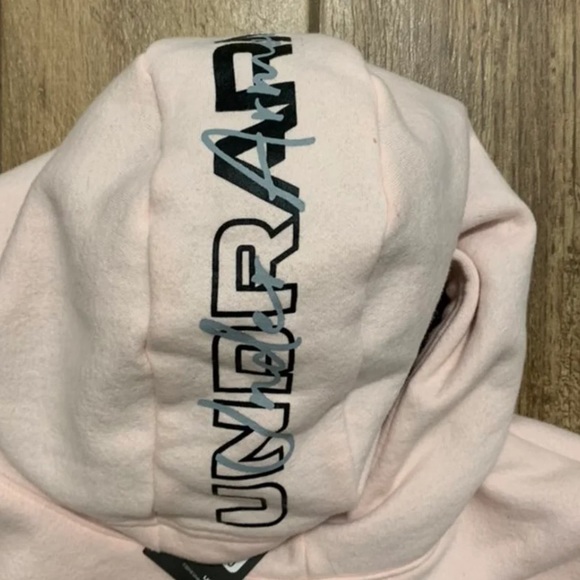 Women's UA Short Sleeve Hoodie
Under Armour - Picture 5 of 9